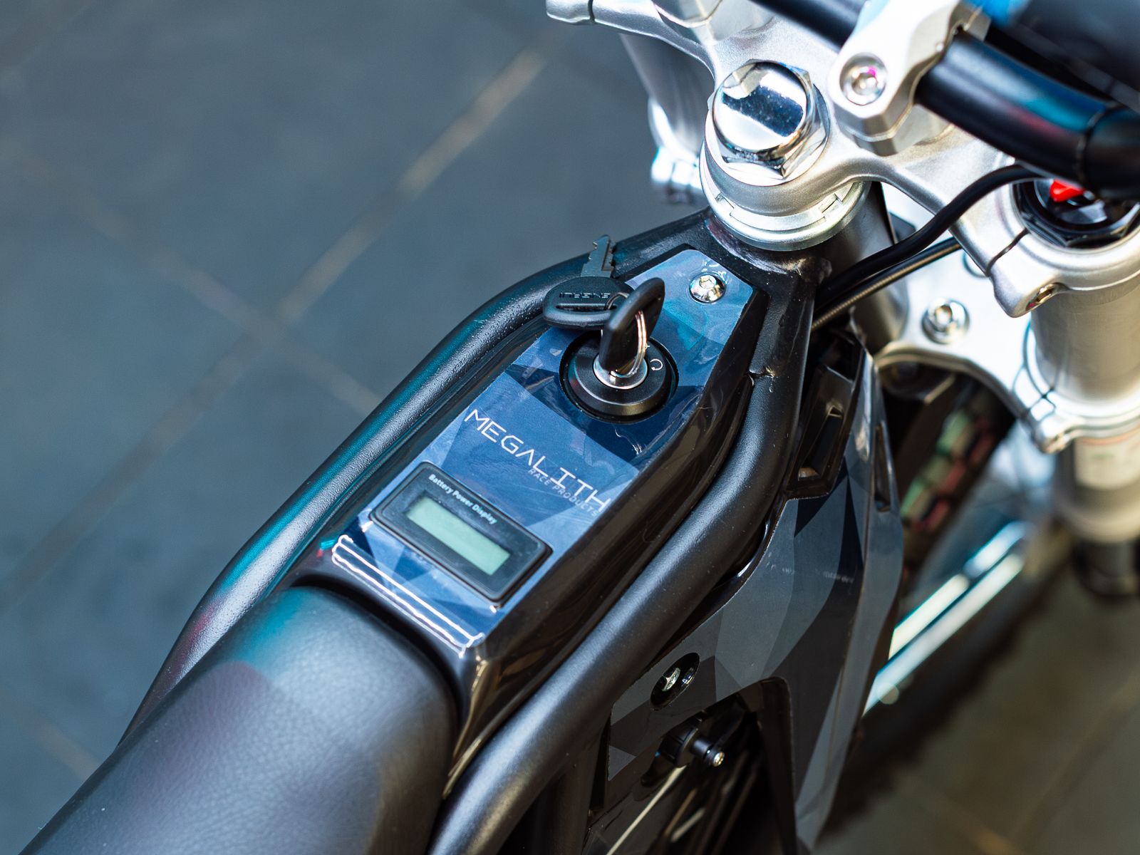 EBOX 3 MX 72V Electric Dirt Bike - Image 4